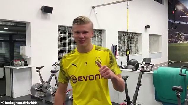 Here's Haaland! Borussia Dortmund's £17m new boy checks in for his first day at his new club and tells the cameras 'I'm happy!' - Bóng Đá