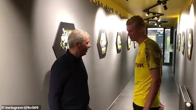 Here's Haaland! Borussia Dortmund's £17m new boy checks in for his first day at his new club and tells the cameras 'I'm happy!' - Bóng Đá