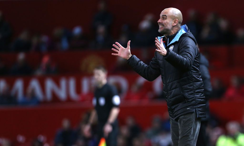 Ảnh Pep Guardiola gác chân lên ghế ở OTF - Bóng Đá