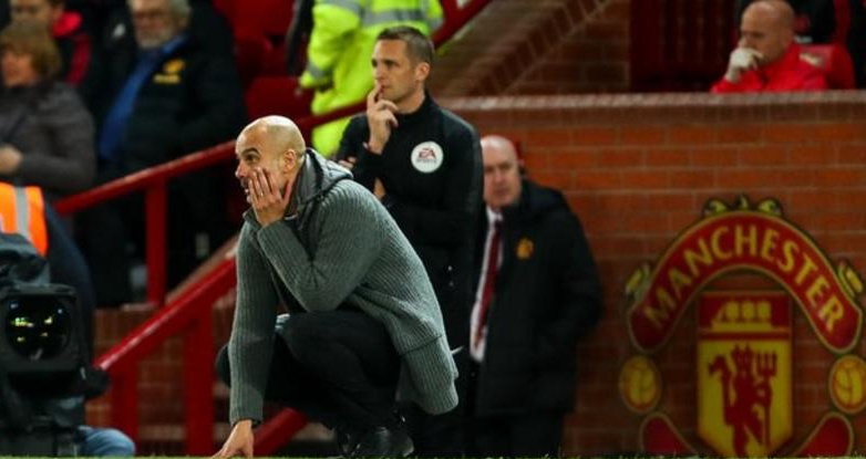 Ảnh Pep Guardiola gác chân lên ghế ở OTF - Bóng Đá