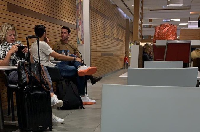 Flamengo star Pablo Mari pictured with Edu flying to London to complete Arsenal move - Bóng Đá