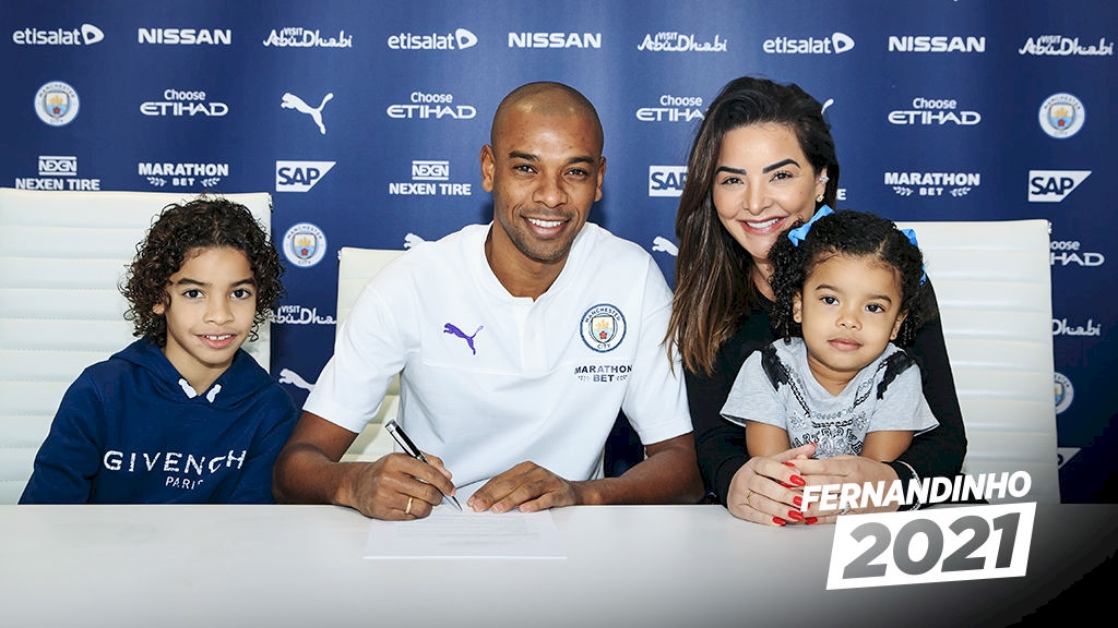 OFFICIAL: Fernandinho has extended his Manchester City contract until 2021 - Bóng Đá