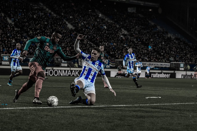 Văn Hậu có mặt, Heerenveen thua Ajax - Bóng Đá