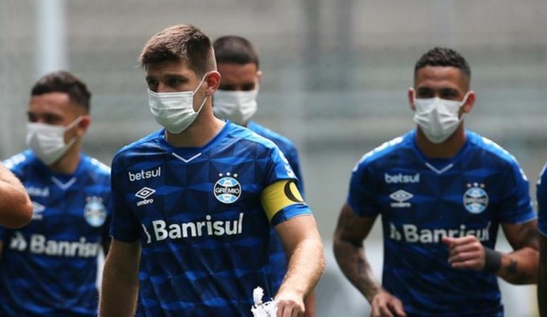 Coronavirus: Gremio players wear masks in on-field protest before Sao Luiz game - Bóng Đá