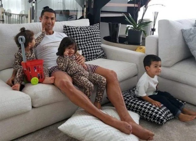 Cristiano Ronaldo to extend stay in six-bedroom Madeira mansion after Juventus are forced to scrap recall - Bóng Đá