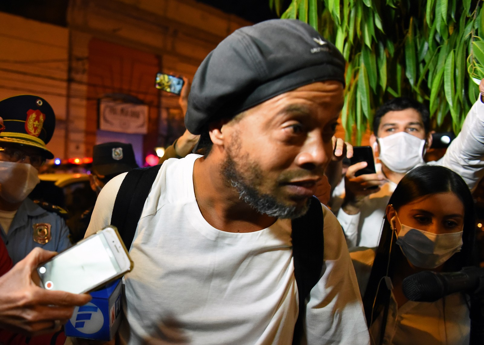 Ronaldinho hưởng cuộc sống xa hoa sau khi rời nhà tù - Bóng Đá