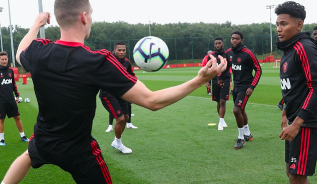 Manchester United confirm release of nine players - Bóng Đá