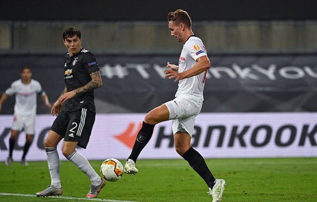 Victor Lindelof appears to call Bruno Fernandes a ‘son of a b****’ as Manchester United crash out of Europa League with defeat to Sevilla - Bóng Đá