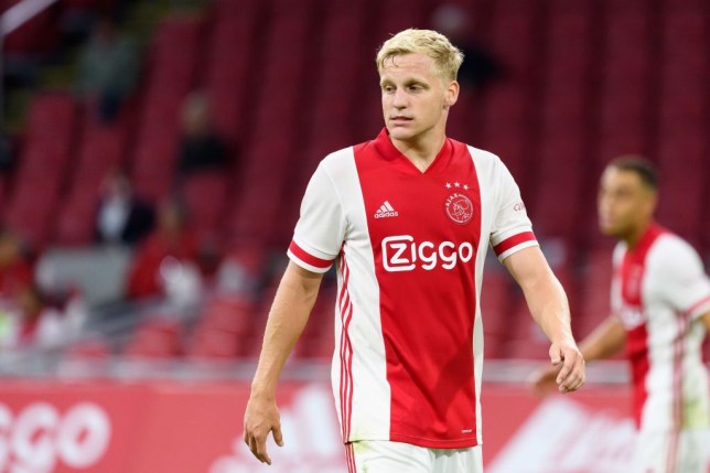 Donny van de Beek tells Ajax team-mates he’s joining Manchester United - Bóng Đá