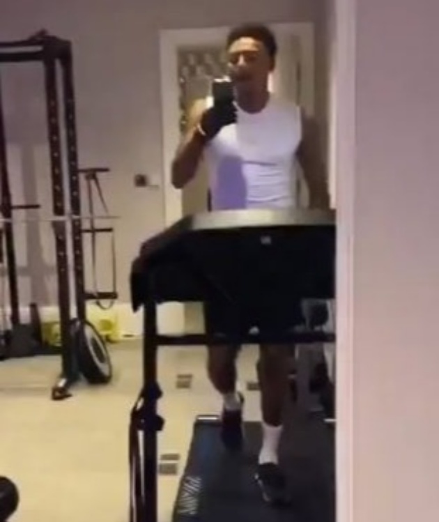 Jesse Lingard looks shredded in gruelling gym workout as Man Utd ace prepares for new season with future up in air - Bóng Đá