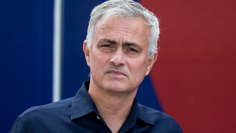 Jose Mourinho confident Tottenham can sign striker before transfer window ends - Bóng Đá