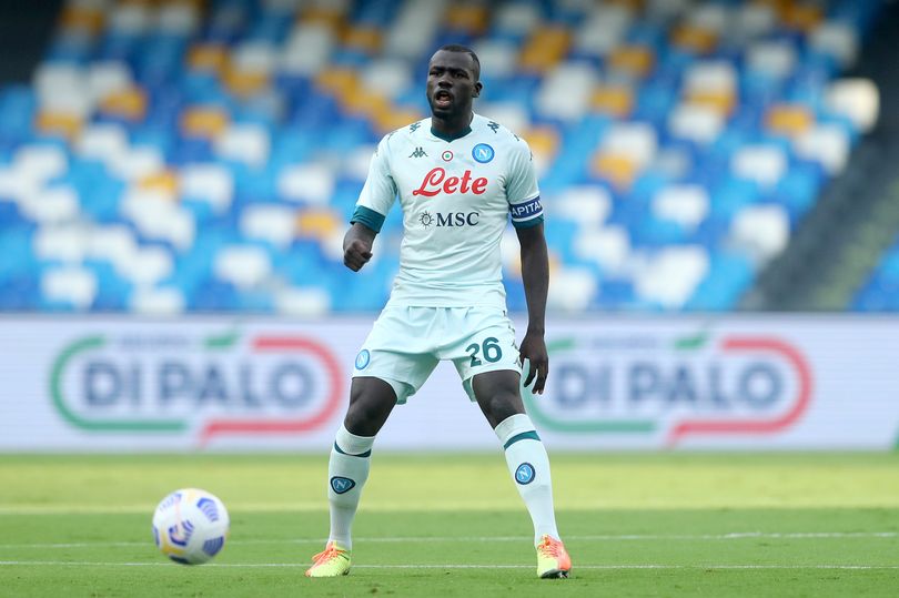 Napoli coach gives Man City blunt transfer message over Kalidou Koulibaly - Bóng Đá
