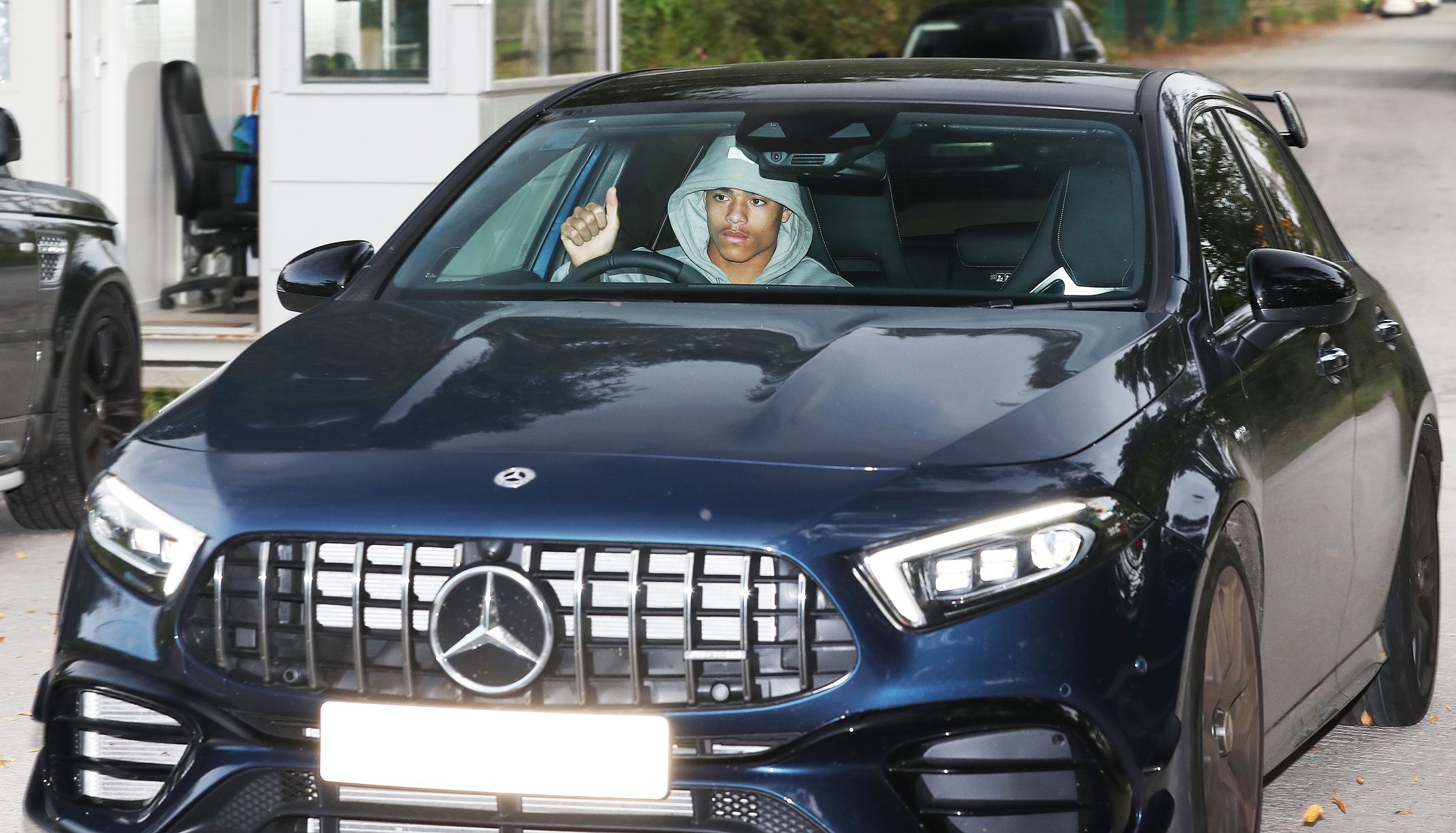 Pictures: Manchester United players arrive for training before Crystal Palace fixture - Bóng Đá