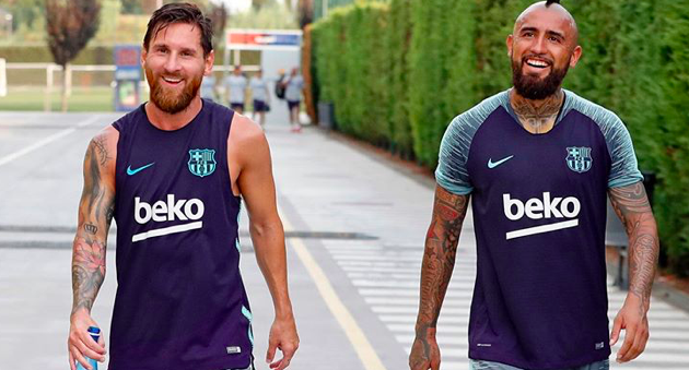 Lionel Messi gửi lời chào tạm biệt đến đồng đội ở Barcelona