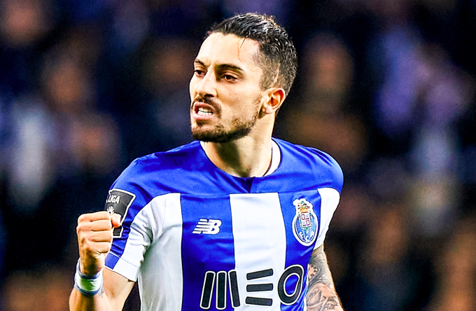Porto left-back Alex Telles is hopeful a move to Manchester United will happen this week, reports Guardian's Jamie Jackson - Bóng Đá
