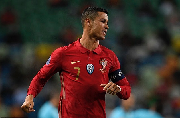 Ronaldo sung sức như tuổi đôi mươi, Bồ Đào Nha cay đắng vì 