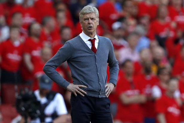 Ảnh bài viết Arsene Wenger muốn thay đổi luật ném biên thành... đá biên