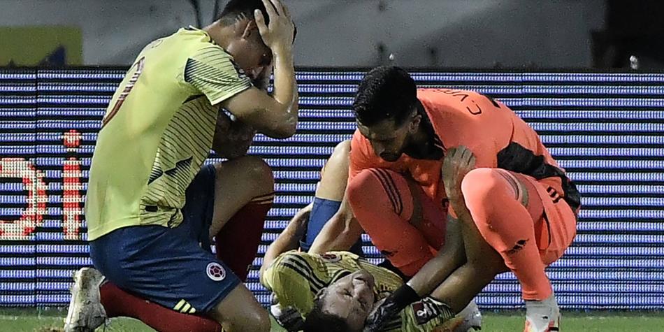 SỐC! James Rodriguez ôm đầu khi đồng đội chấn thương rợn người - Bóng Đá