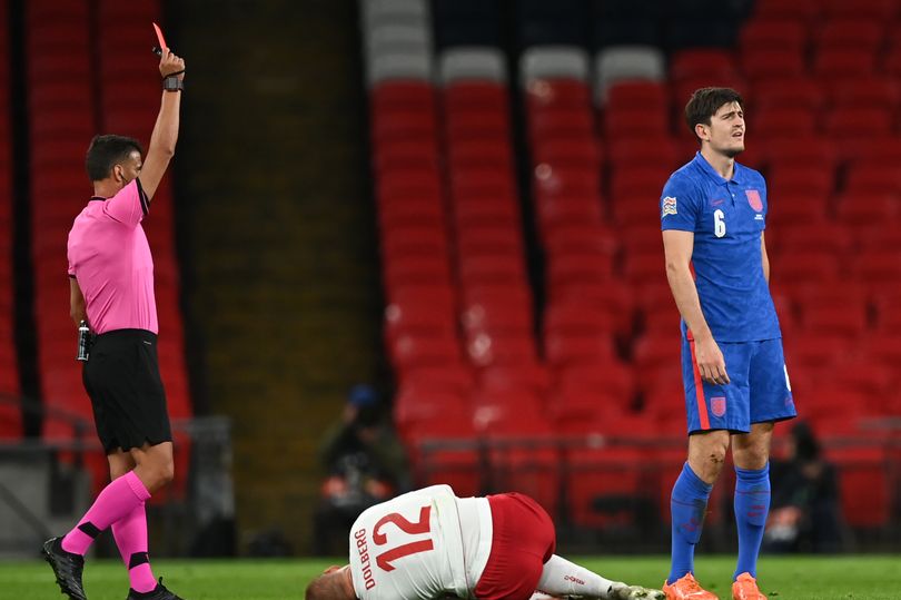 Manchester United fans say the same thing after Harry Maguire is sent off for England - Bóng Đá