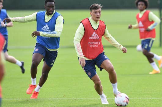 'No chance' Mesut Ozil will play for Arsenal again says Kevin Campbell: 'He's yesterday's news' - Bóng Đá