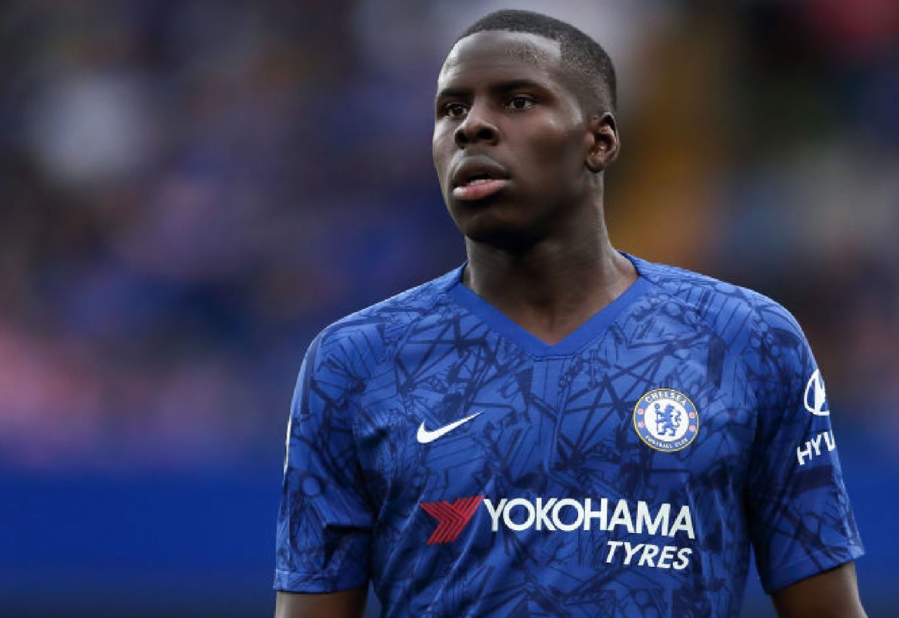 Trung vệ: Kurt Zouma (Chelsea). Cầu thủ đang dần đánh mất cơ hội ra sân dưới thời Thomas Tuchel có mức thu nhập khoảng 40.000 bảng/tuần.