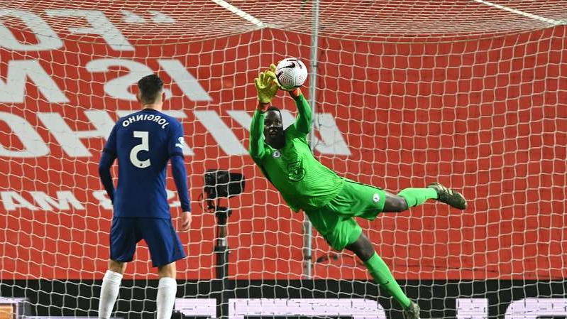 Chelsea new keeper Edouard Mendy ‘summons inner Kepa’ after almost scoring comic own goal with shocking pass at Man Utd - Bóng Đá