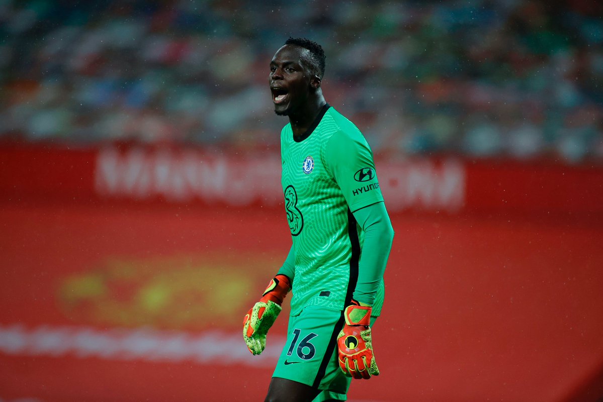 Chelsea new keeper Edouard Mendy ‘summons inner Kepa’ after almost scoring comic own goal with shocking pass at Man Utd - Bóng Đá