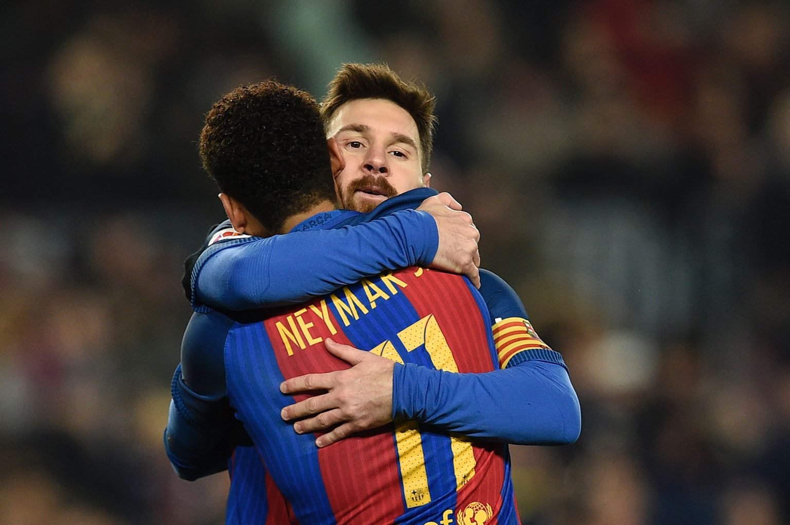 Neymar rất muốn tái hợp với Messi.