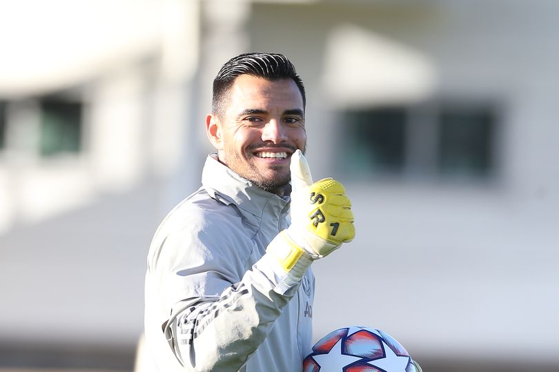 Sergio Romero has said goodbye to #mufc staff ahead of a possible transfer this month.  - Bóng Đá