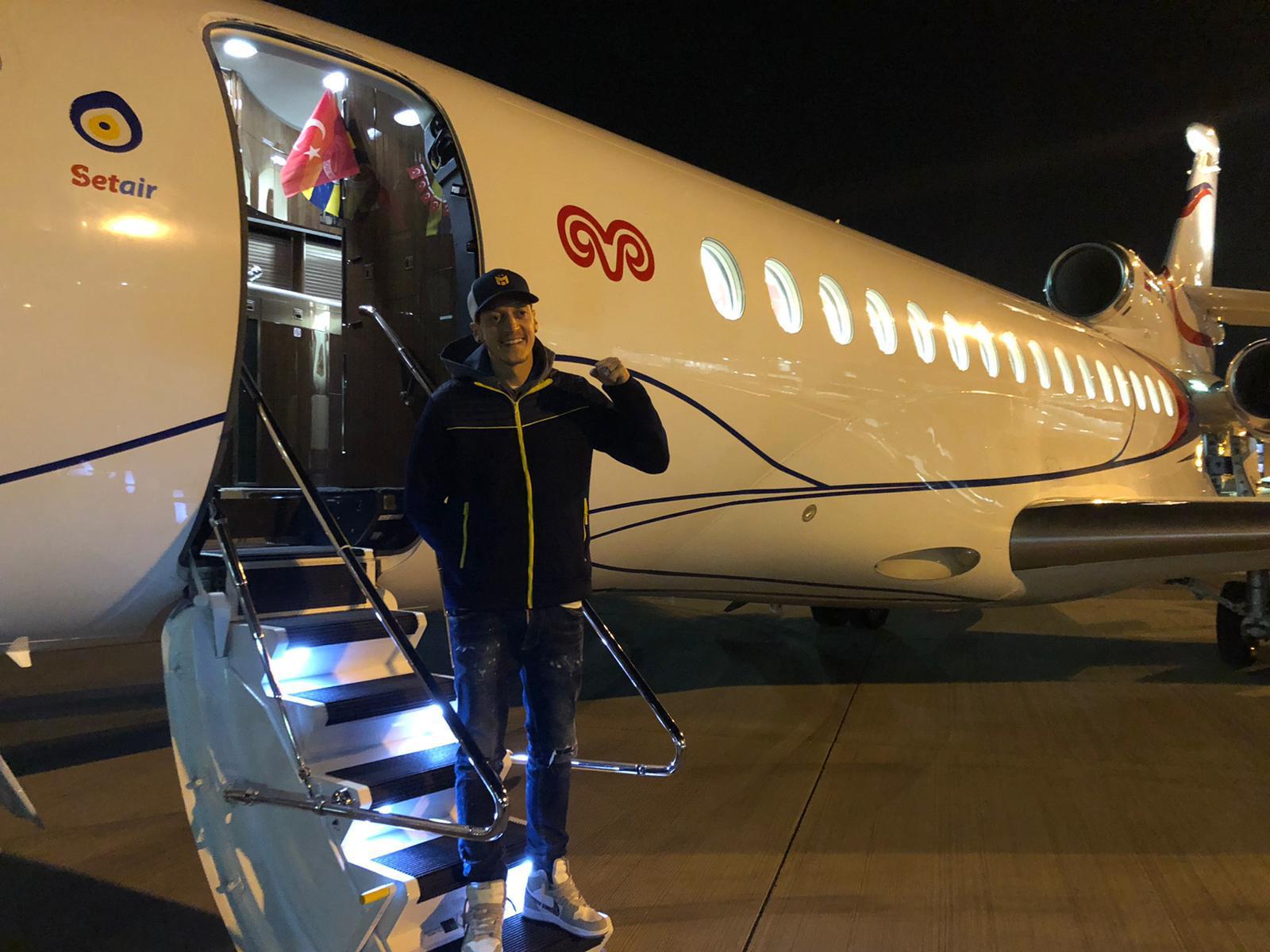 Chính vì thế, sau khi đạt thỏa thuận chia tay Arsenal trước thời gian, Ozil đã nhanh chóng gia nhập Fenerbahce, ở giải VĐQG Thổ Nhĩ Kỳ dưới dạng cầu thủ tự do. Không ngạc nhiên khi Ozil tỏ ra khá hào hứng khi chuyển tới Fenerbahce chơi bóng.