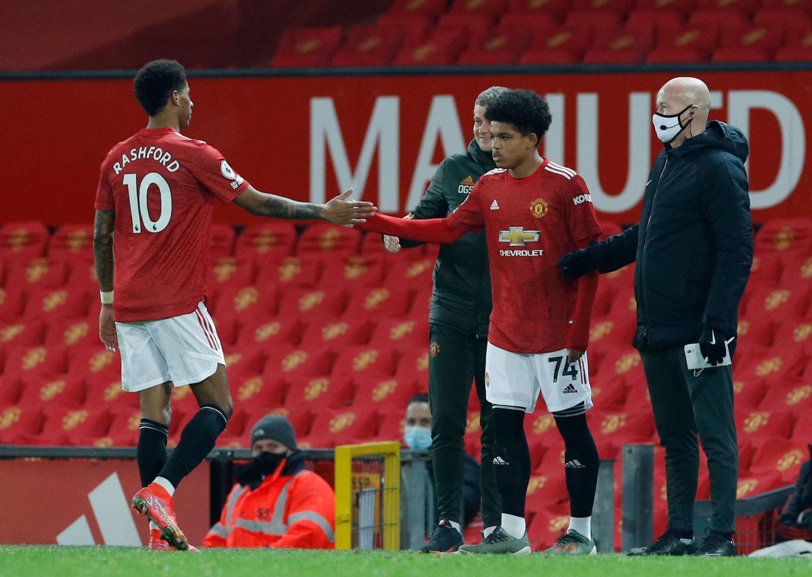 Thêm một cầu thủ trẻ ra mắt Man United.