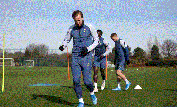 Ảnh tập Tottenham - thái độ của Mourinho trên sân - Bóng Đá