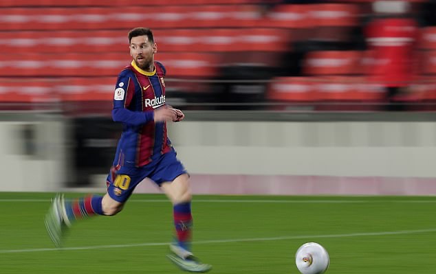 Lionel Messi tự tay bỏ phiếu bầu định đoạt tương lai Barcelona - Bóng Đá