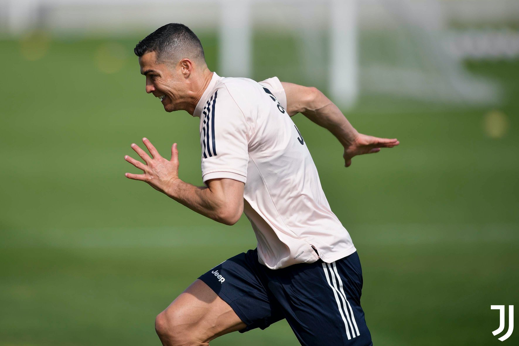 Ronaldo để lộ hình ảnh đáng nể sau khi Juventus bị loại - Bóng Đá