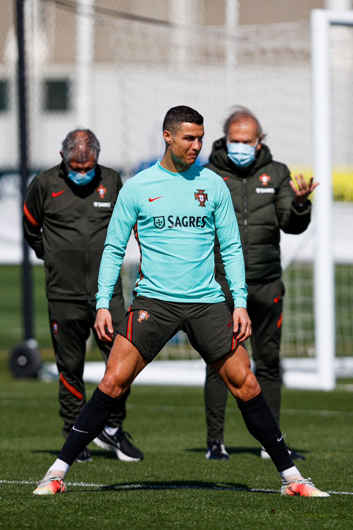 Ronaldo hướng tới kỷ lục, lực lượng Bồ Đào Nha gây choáng - Bóng Đá