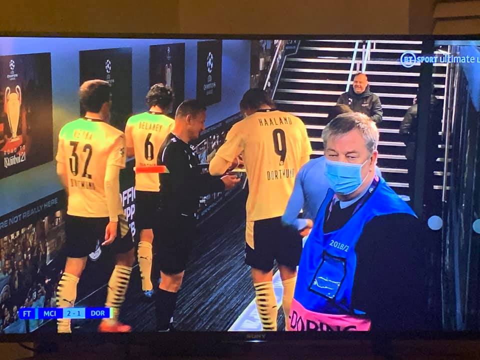 Controversy as linesman lands Erling Haaland's signature - Bóng Đá