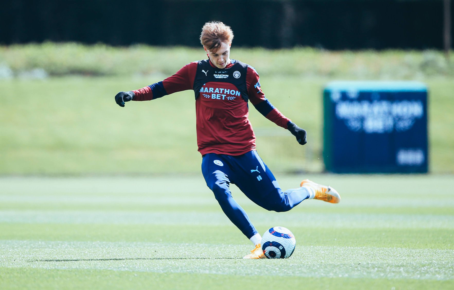 Man City ung dung ngồi nhìn M.U với Spurs đánh nhau