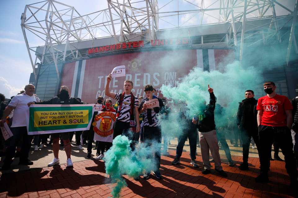 Old Trafford thất thủ hoàn toàn - Bóng Đá