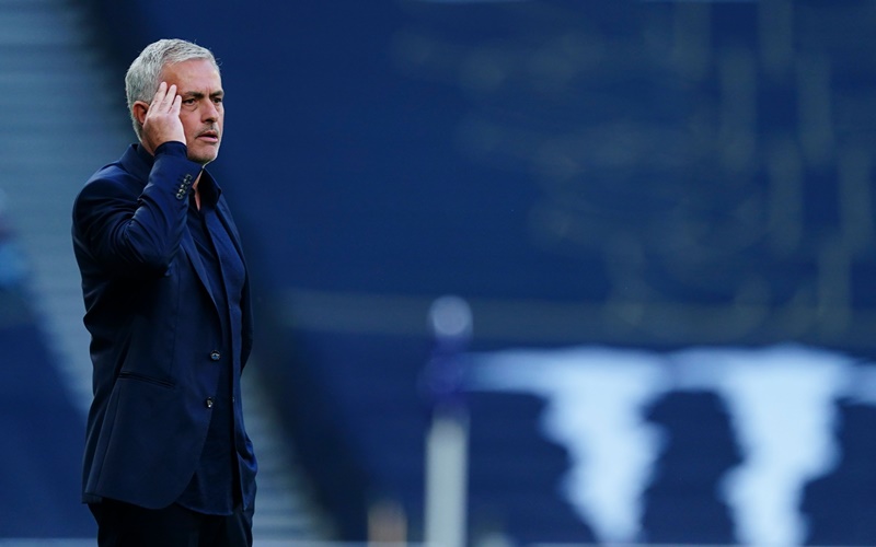 Nhìn Pep Guardiola mới thấy Jose Mourinho quá lỗi thời - Bóng Đá