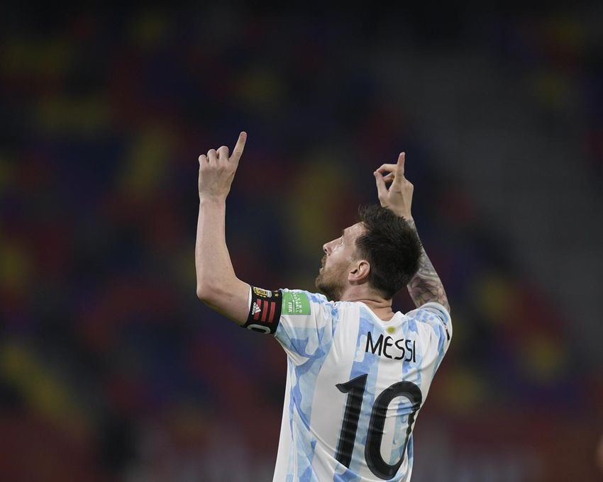 Messi nghẹn ngào trong ngày tri ân Diego Maradona - Bóng Đá