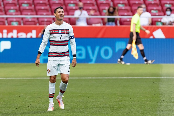 Cristiano Ronaldo bị la ó khi trở lại Madrid - Bóng Đá