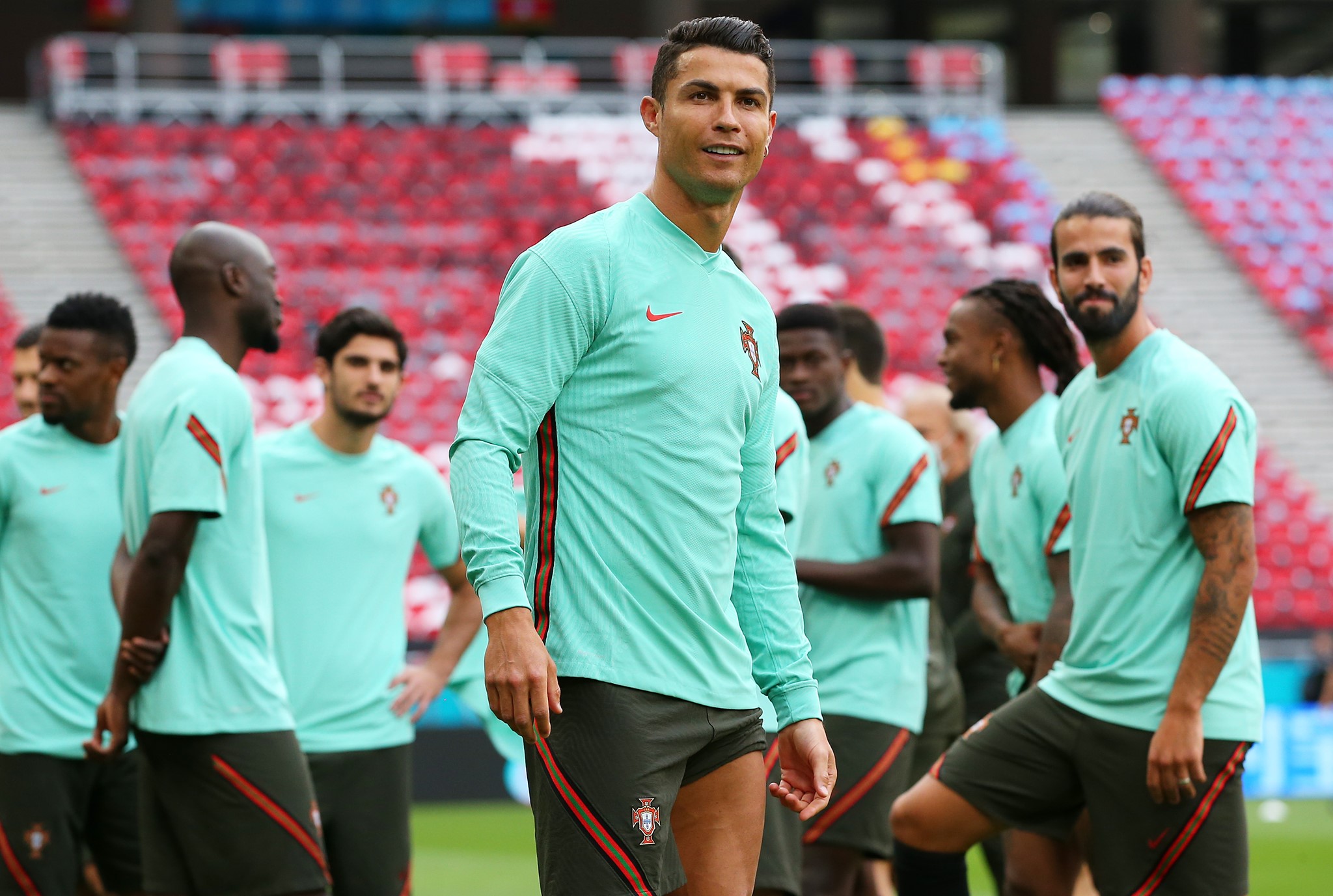 Loạt kỷ lục khủng chờ Ronaldo phá ở EURO 2020 - Bóng Đá