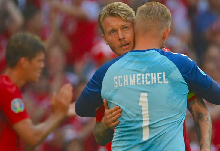Cầu thủ và CĐV trận Đan Mạch - Bỉ có hành động ý nghĩa dành cho Eriksen - Bóng Đá