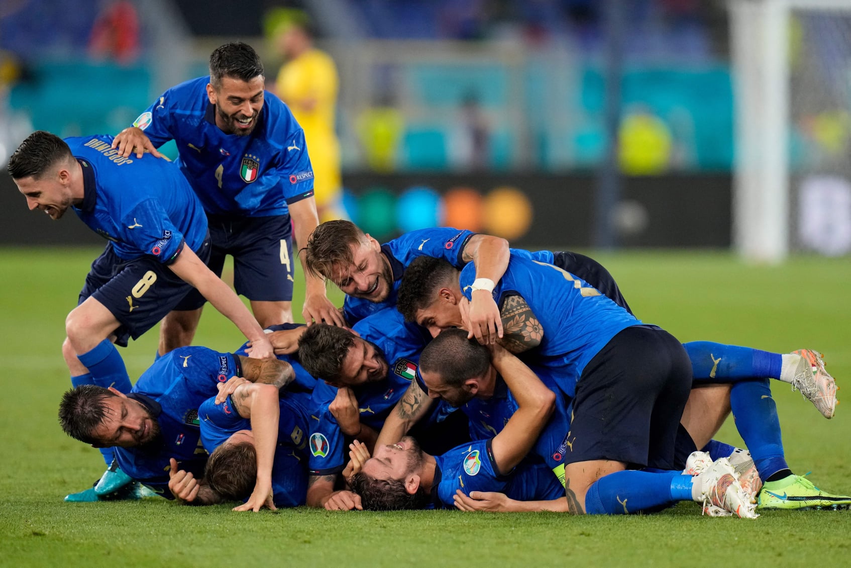 Italy is the first team in the last 16  - Bóng Đá