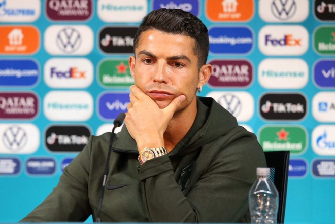 Ronaldo, Pogba và 2 thông điệp trái ngược - Bóng Đá