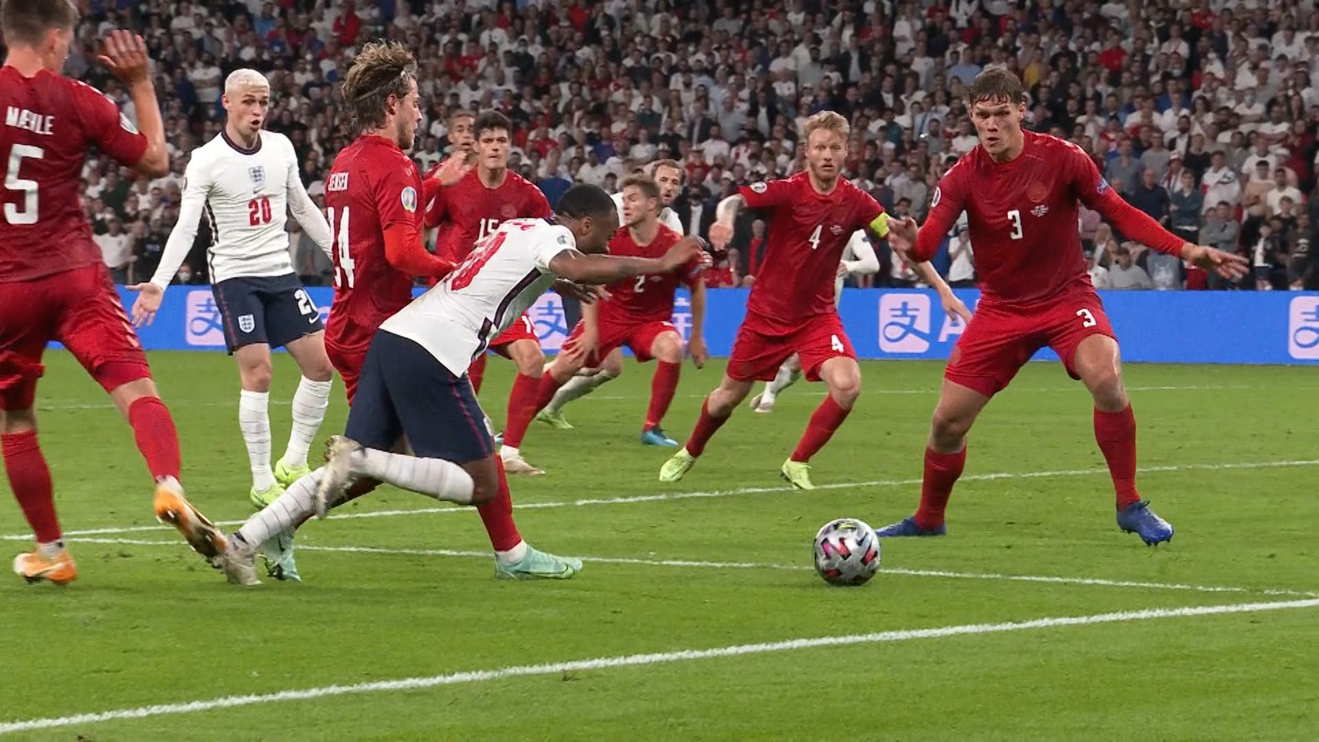 3 tình huống tranh cãi khiến chiến thắng của tuyển Anh trở nên xấu xí - Bóng Đá