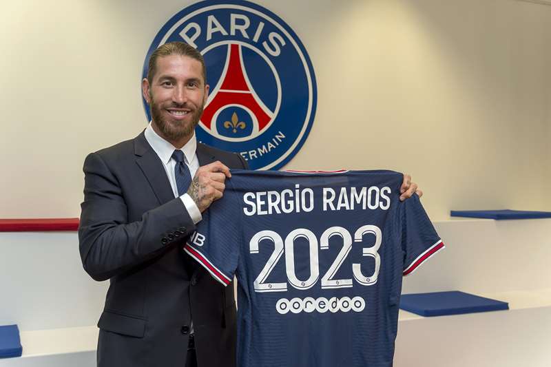 Sergio Ramos lạ lẫm ở PSG, lộ số áo chính thức - Bóng Đá