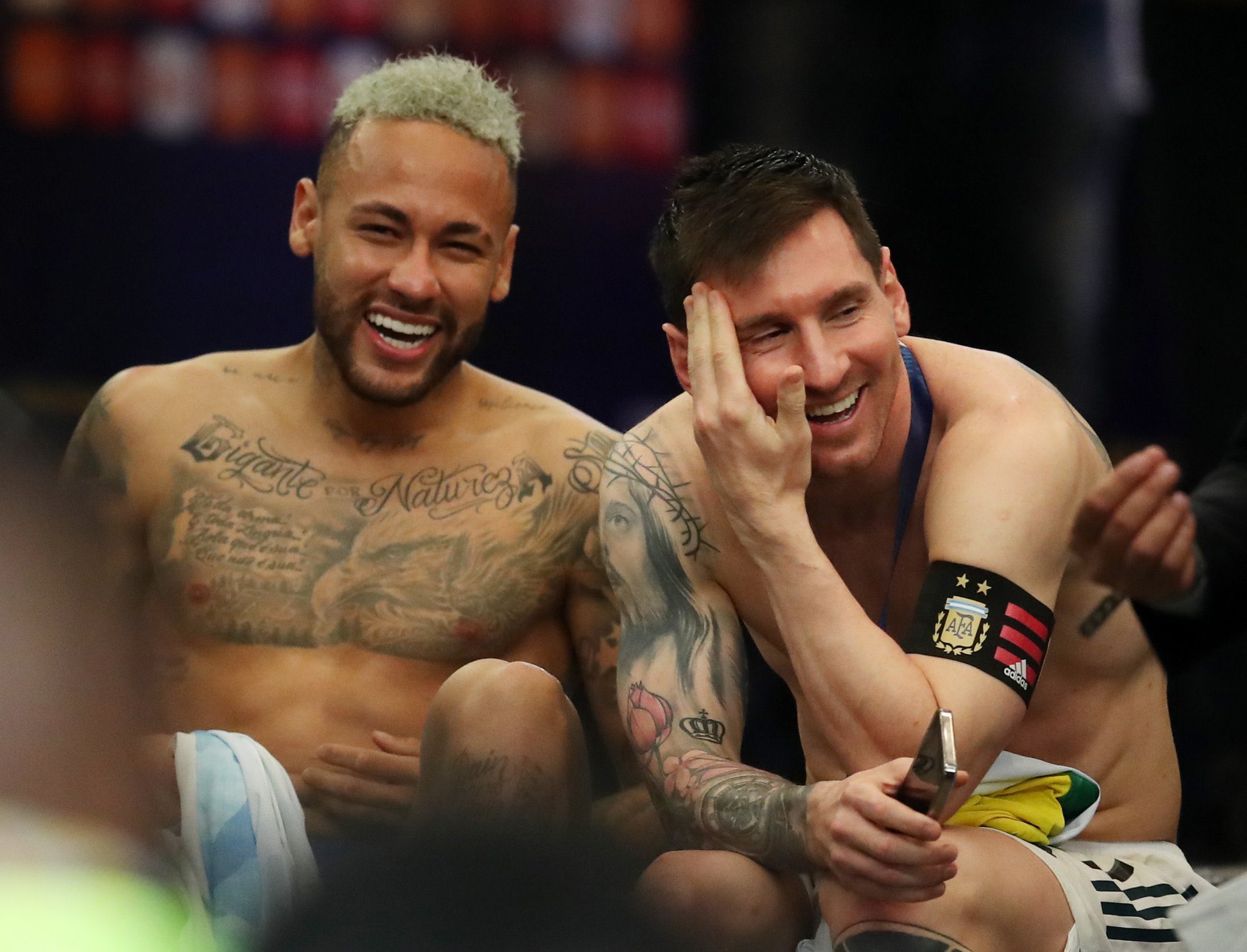 Neymar gây choáng, bật khóc nức nở rồi lại cười toe toét - Bóng Đá
