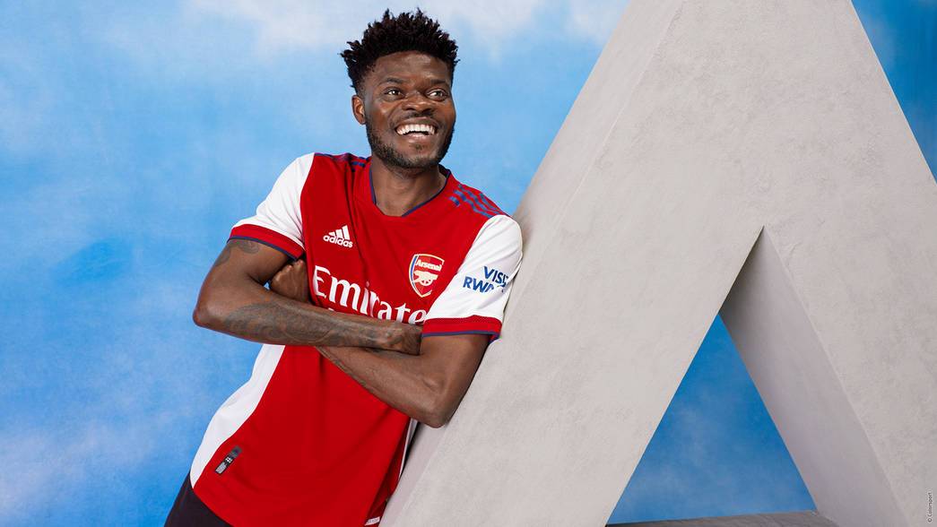 CHÍNH THỨC! Arsenal công bố áo đấu mới tuyệt đẹp - Bóng Đá