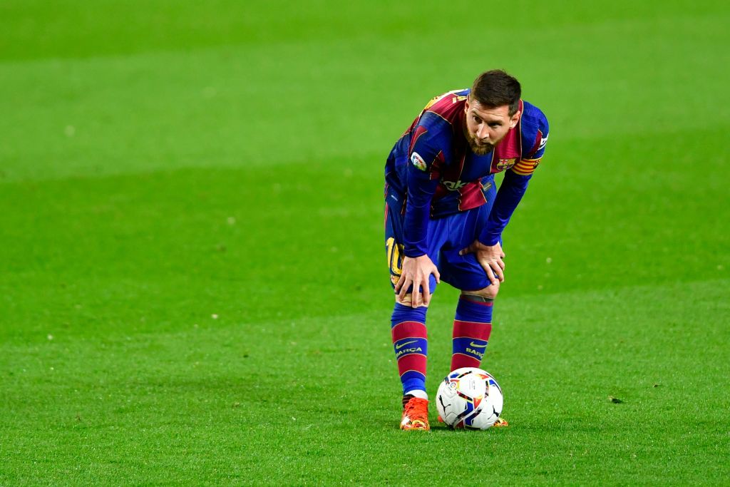 Mỗi khi nhìn thấy hình ảnh đau lòng Messi, bạn sẽ được nhắc nhớ đến tình yêu và sự nỗ lực của cầu thủ này trong suốt sự nghiệp. Tuy nhiên, bạn sẽ cảm thấy cảm động và tự hào khi biết được những bài học quan trọng mà Messi đã học được từ những thất bại của mình. Đó chính là điều làm nên chân sút vĩ đại như Messi.